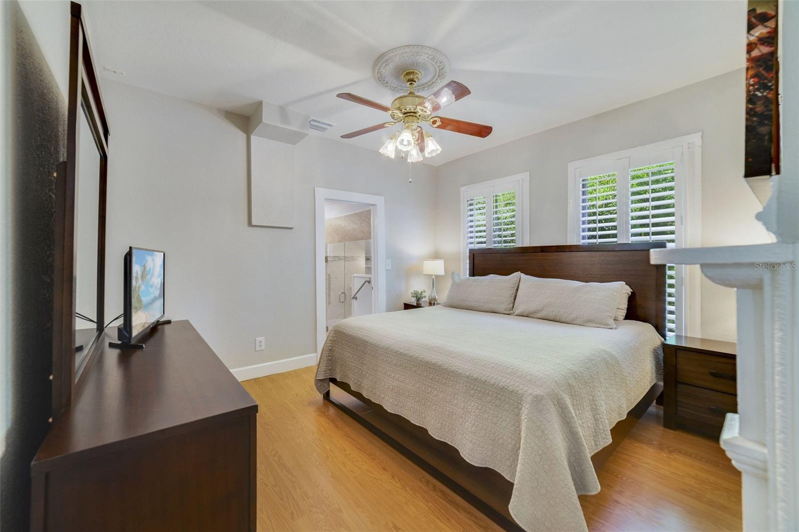 211 S ELM AVE