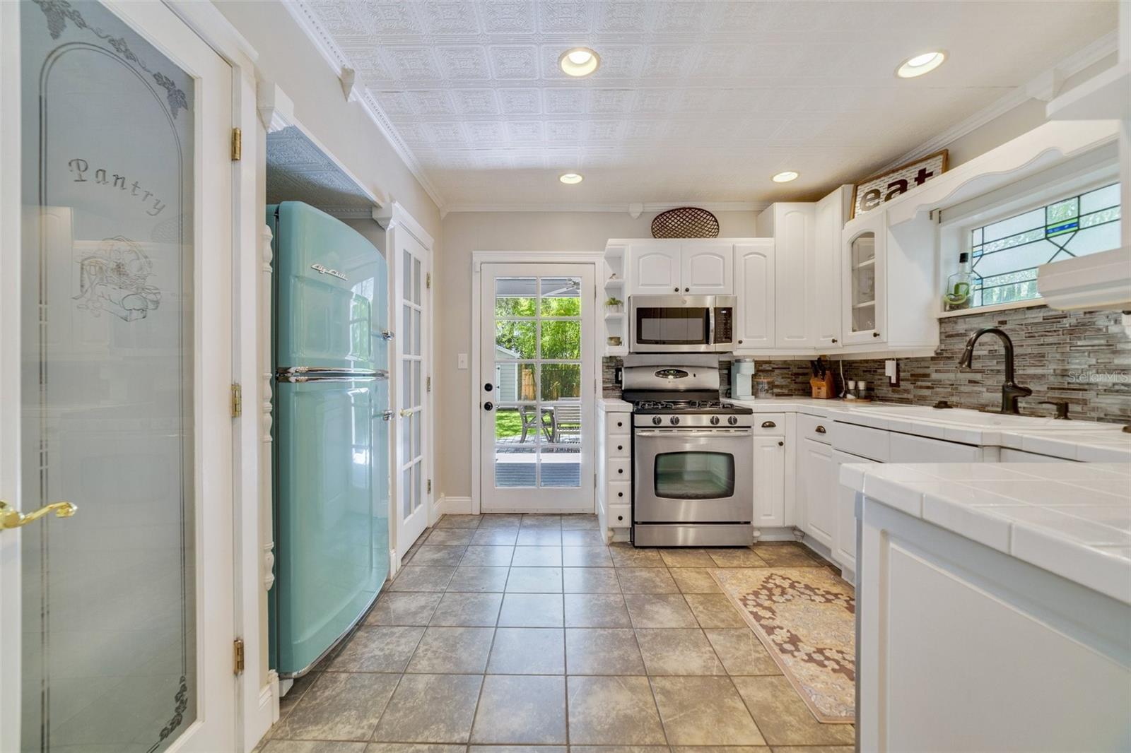 211 S ELM AVE