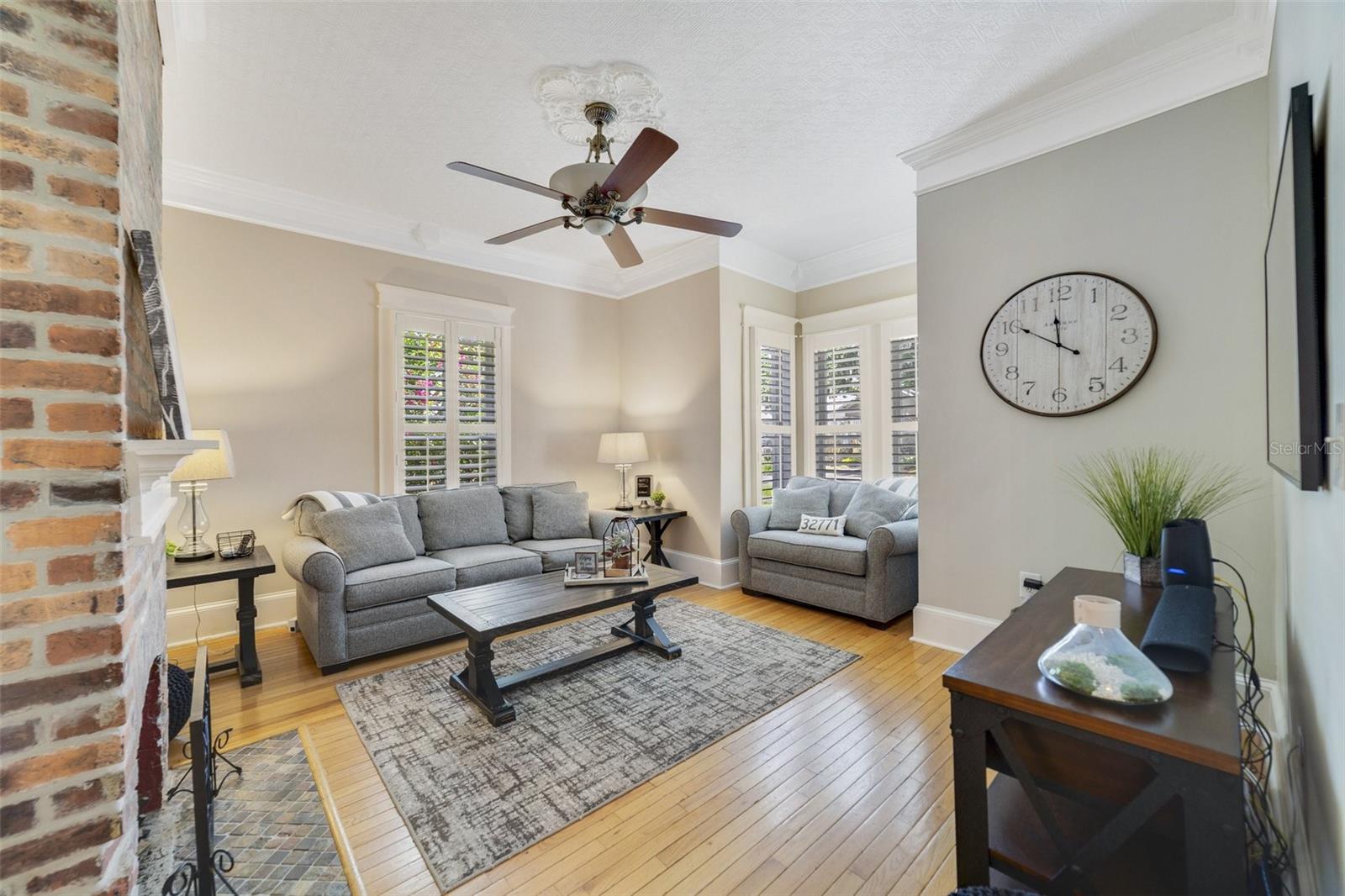 211 S ELM AVE