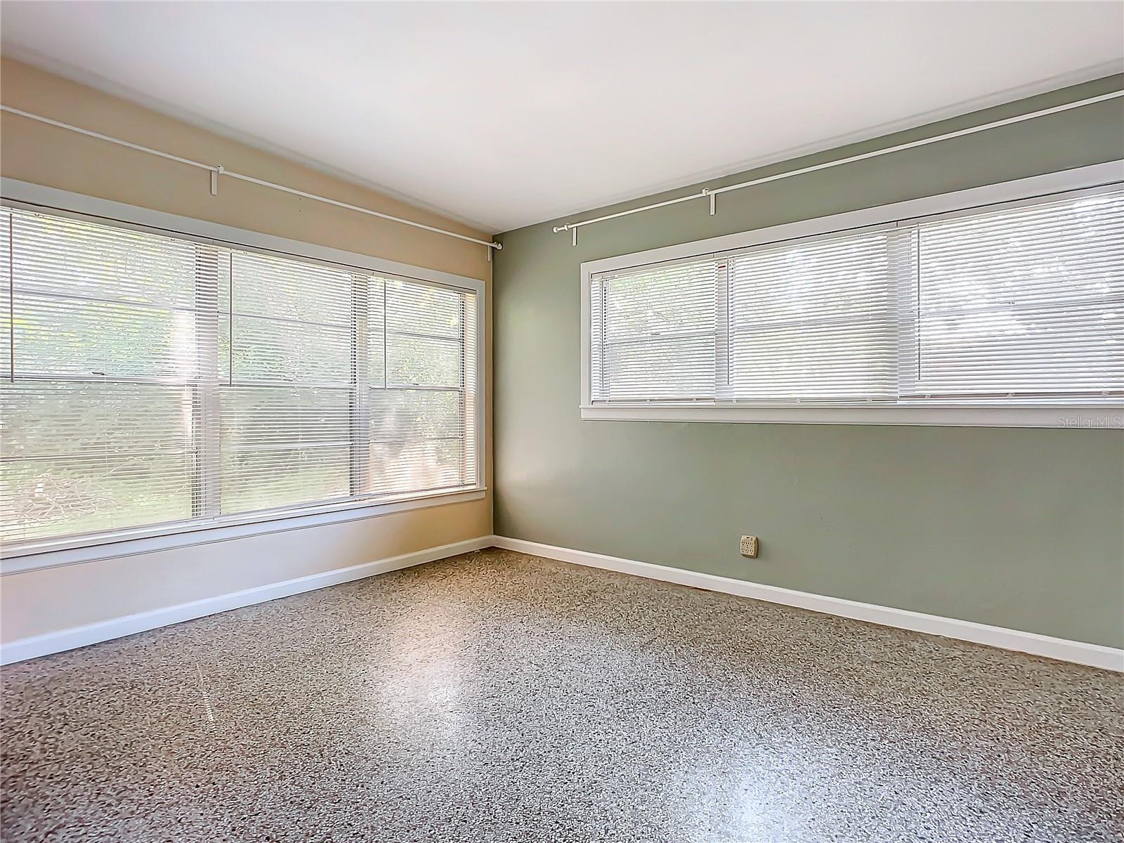 141 PINECREST DR