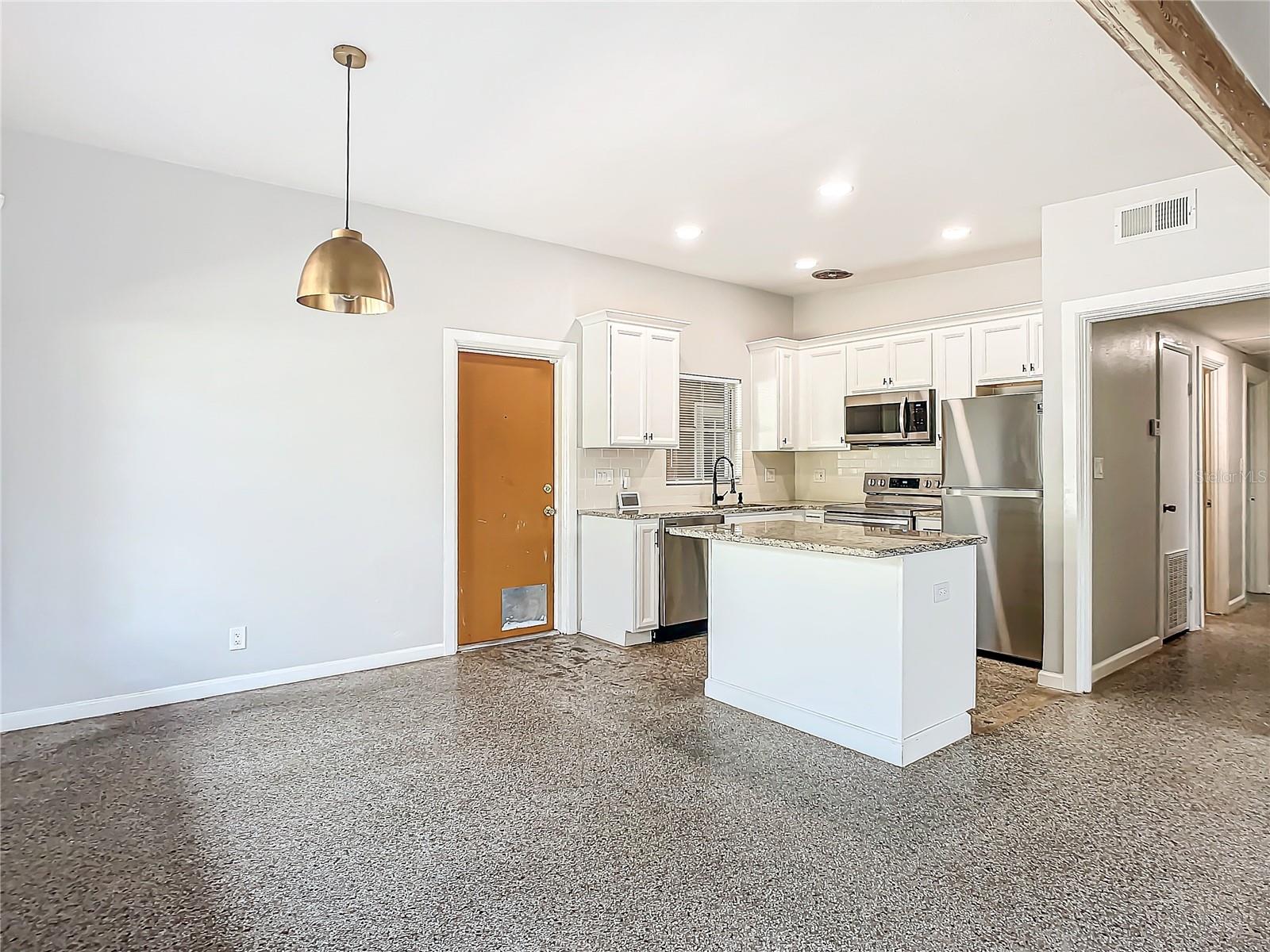 141 PINECREST DR