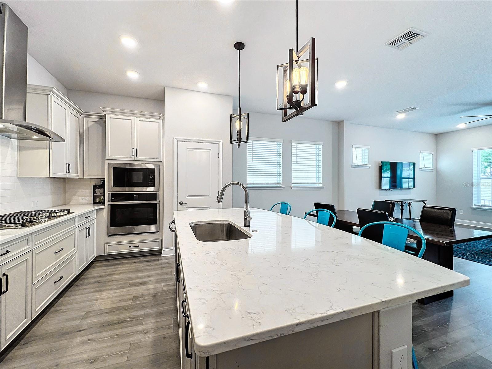 565 WISHBONE LN