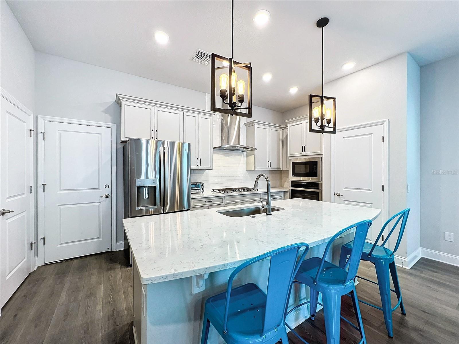 565 WISHBONE LN