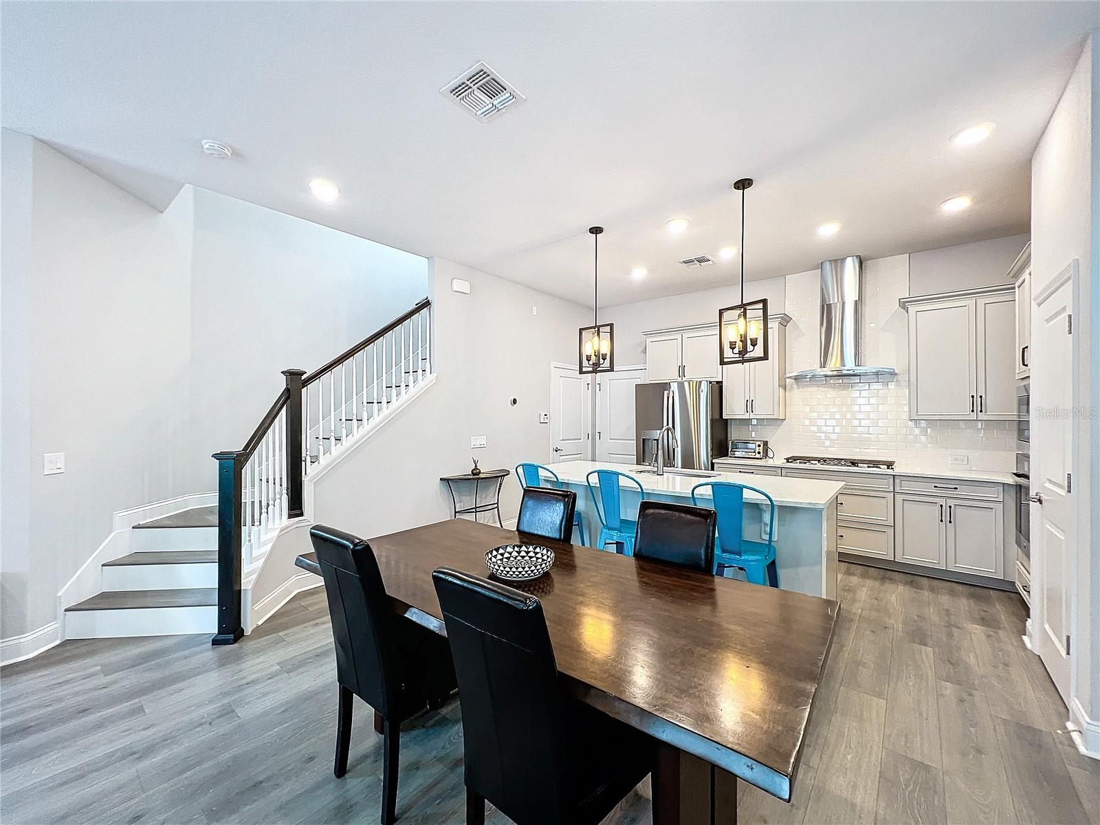 565 WISHBONE LN