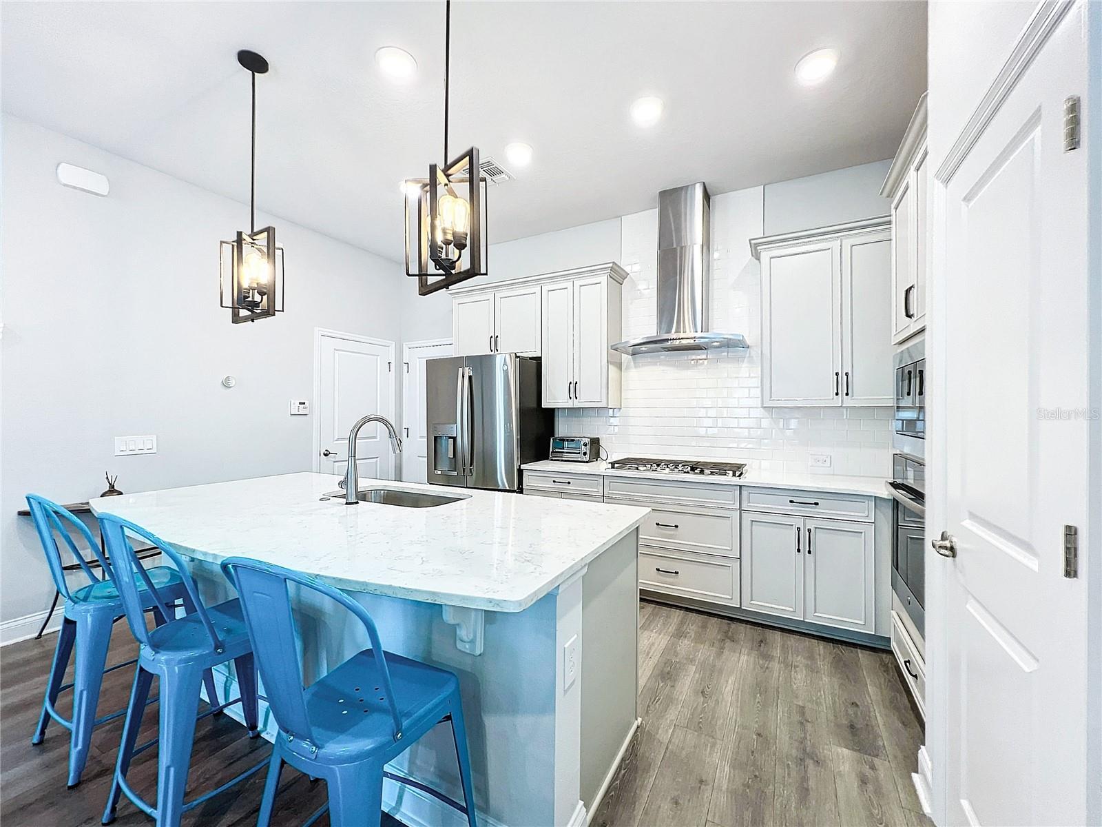565 WISHBONE LN