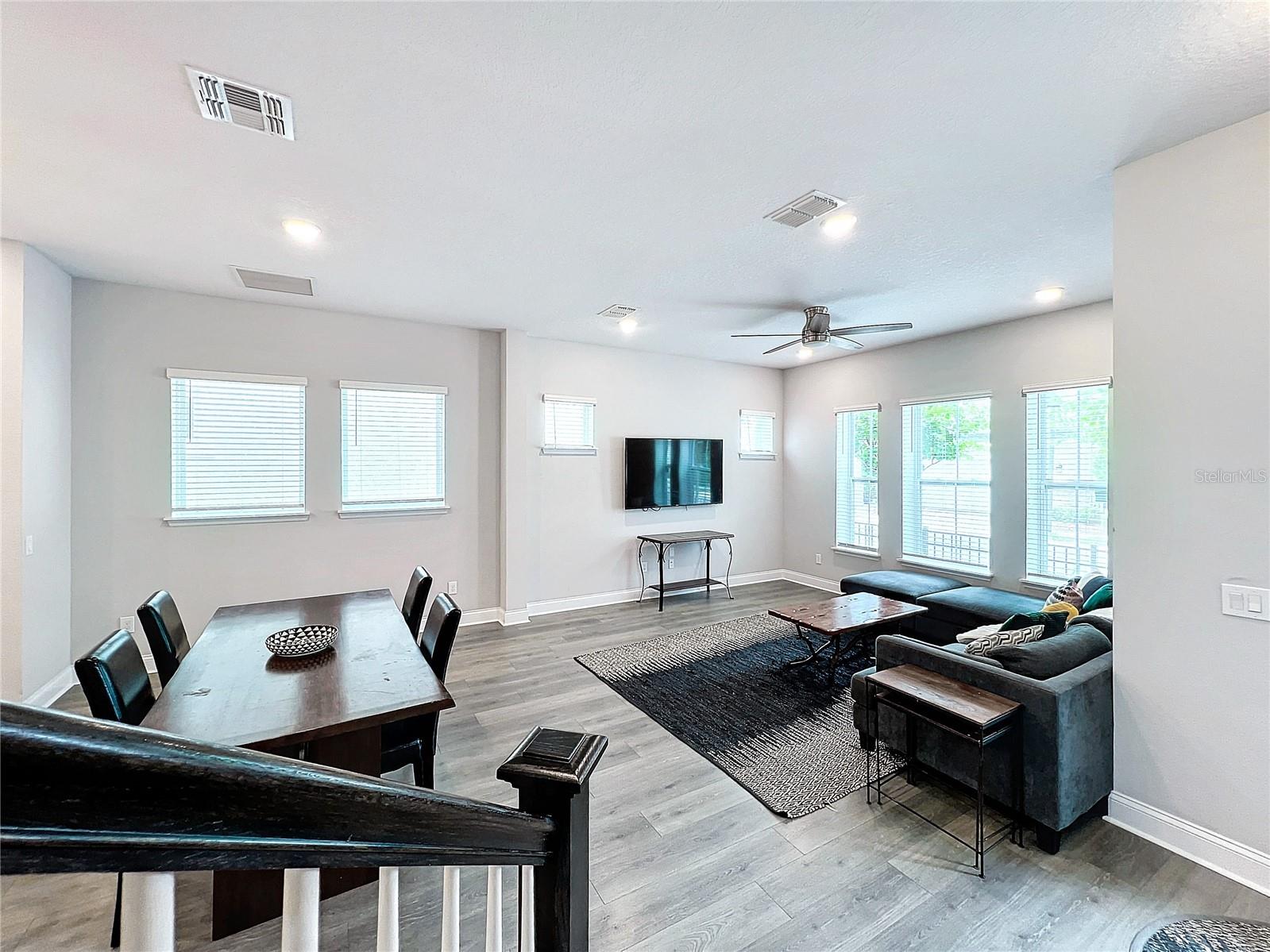 565 WISHBONE LN