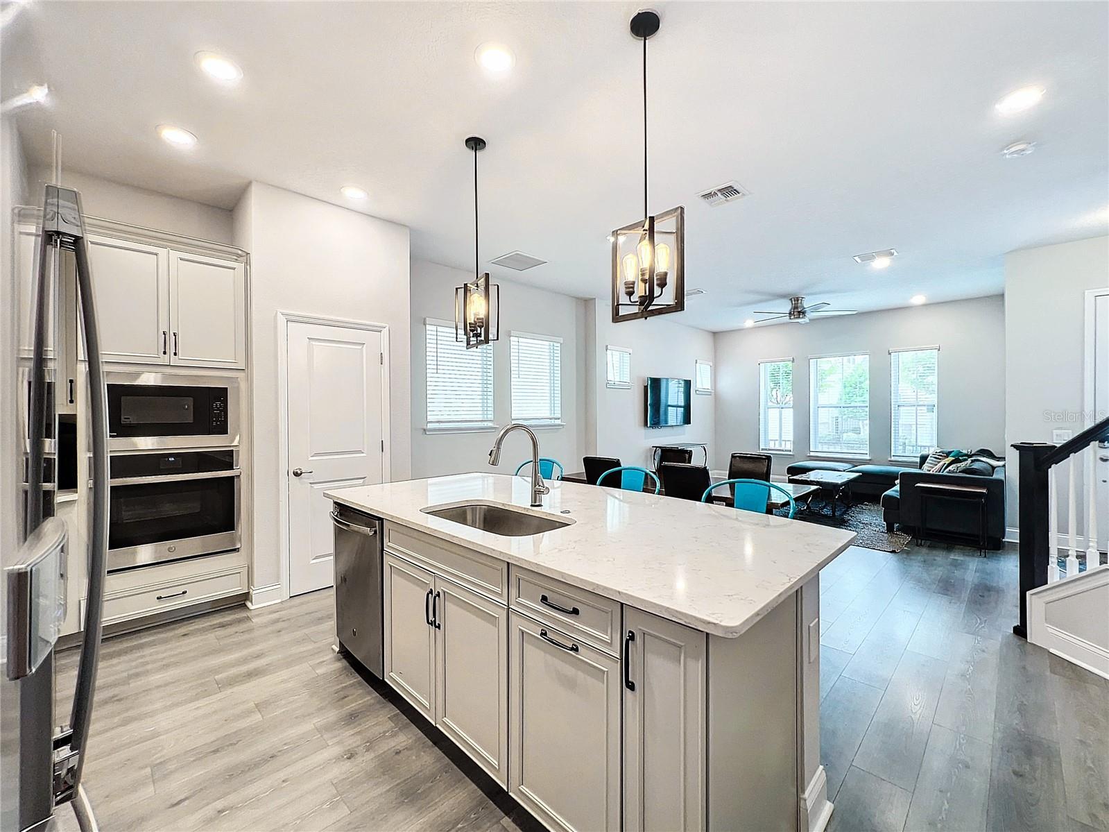 565 WISHBONE LN