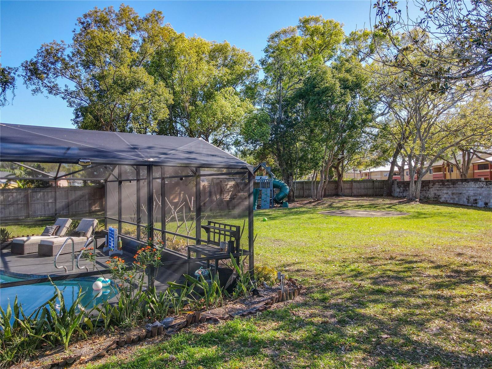 210 CARRIAGE HILL DR