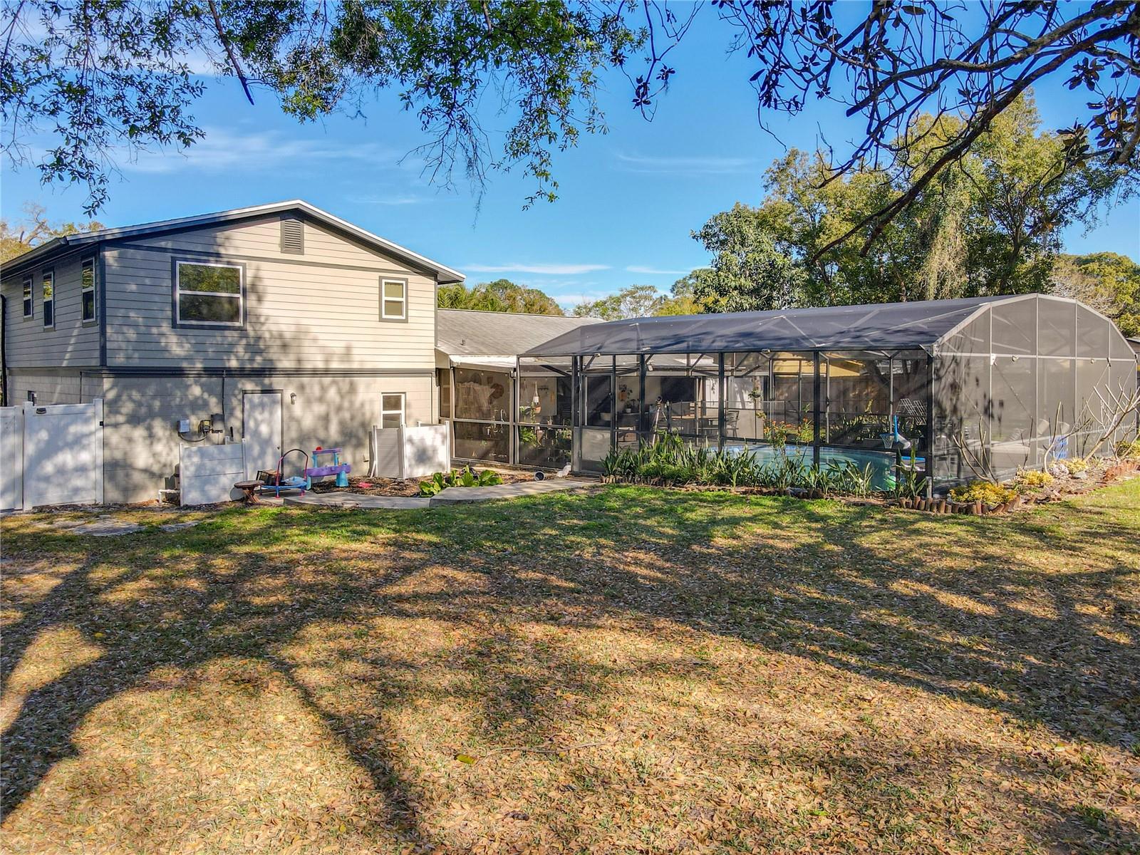 210 CARRIAGE HILL DR