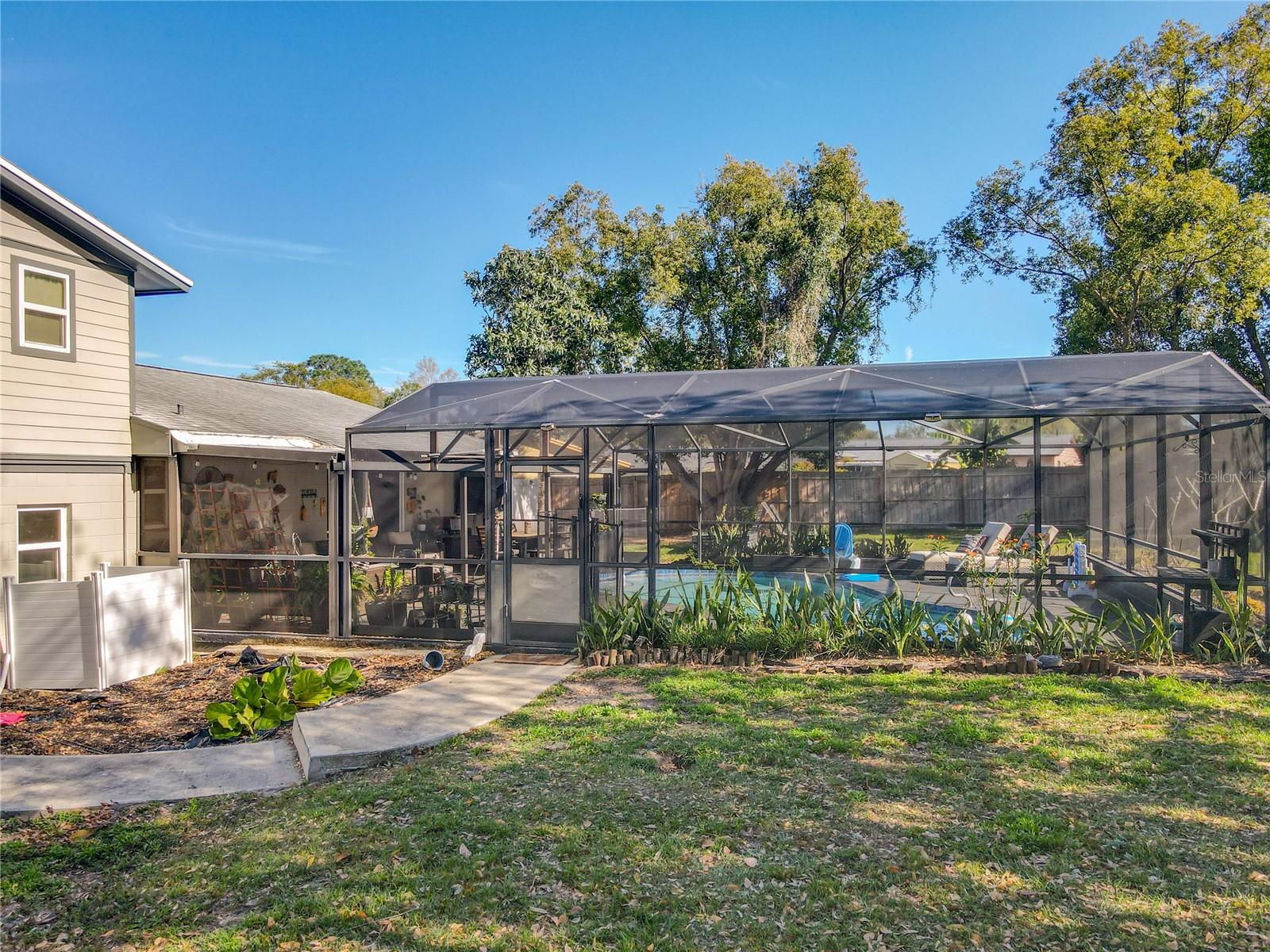 210 CARRIAGE HILL DR