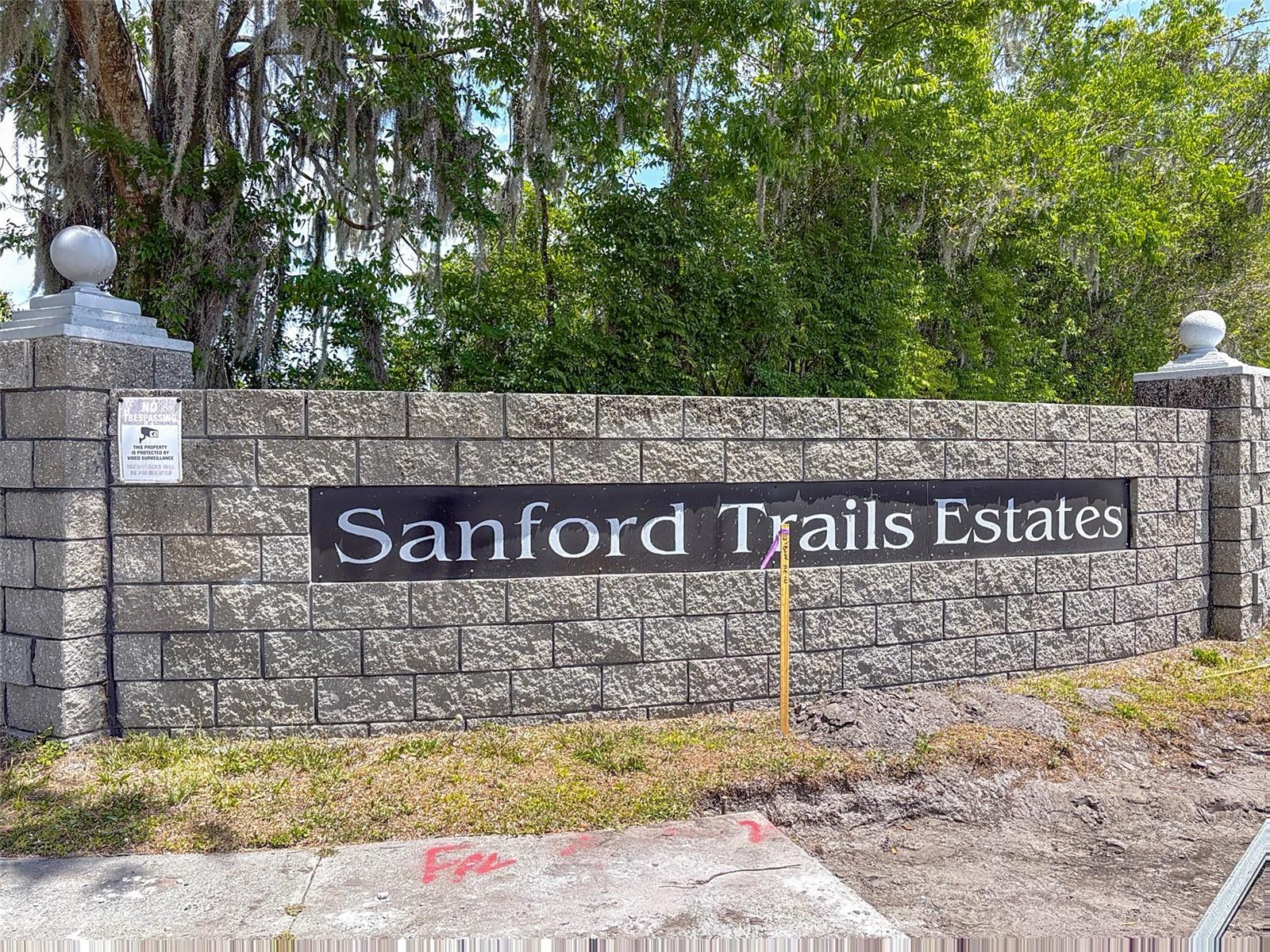 1271 THOROUGHBRED TRL