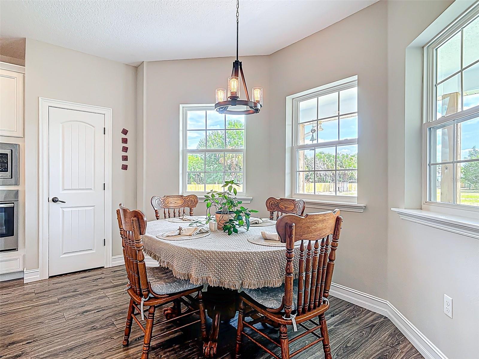 1271 THOROUGHBRED TRL