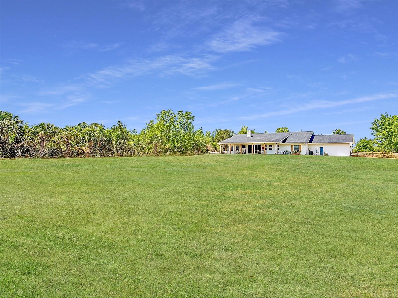 1271 THOROUGHBRED TRL