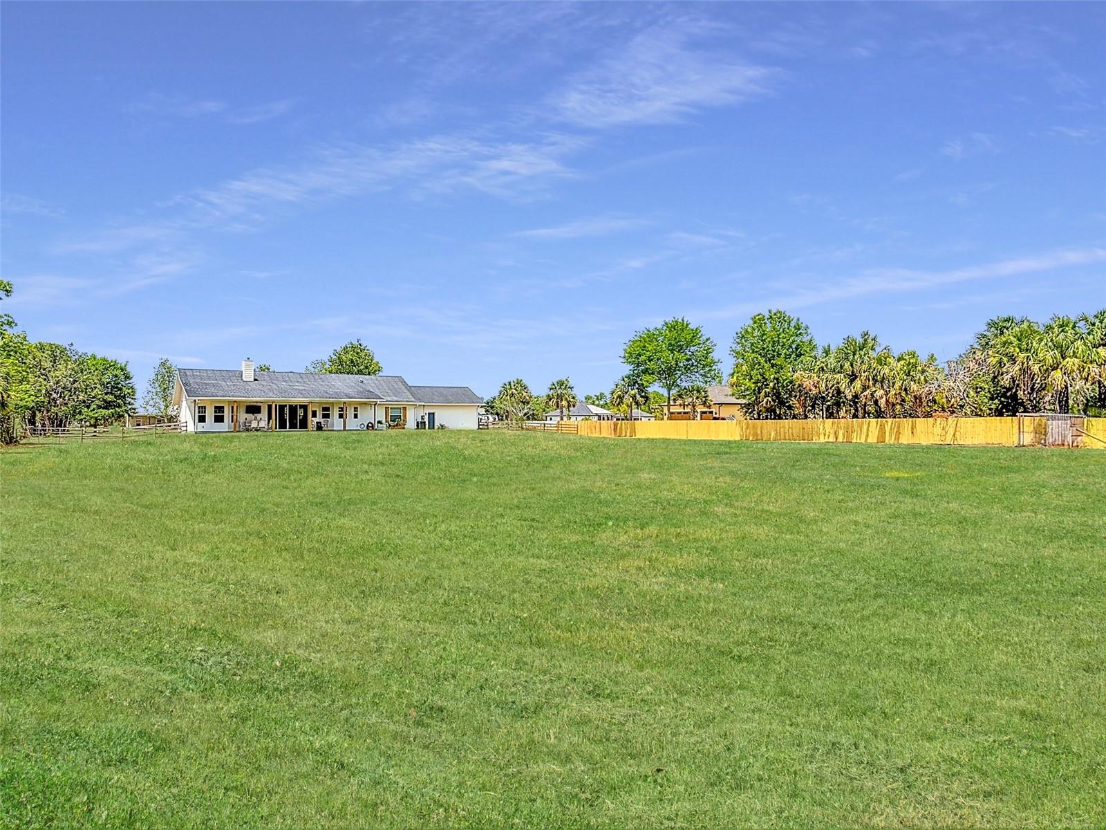 1271 THOROUGHBRED TRL