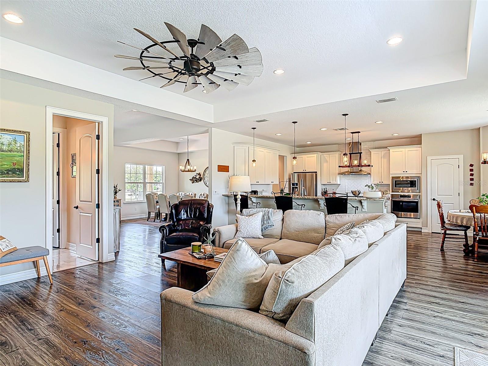 1271 THOROUGHBRED TRL