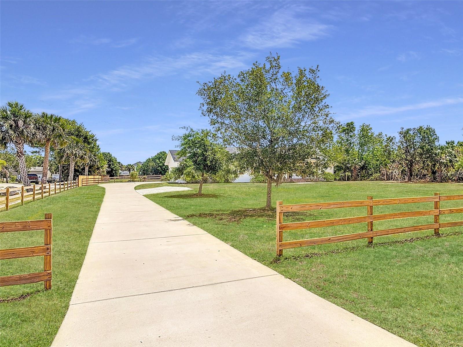 1271 THOROUGHBRED TRL