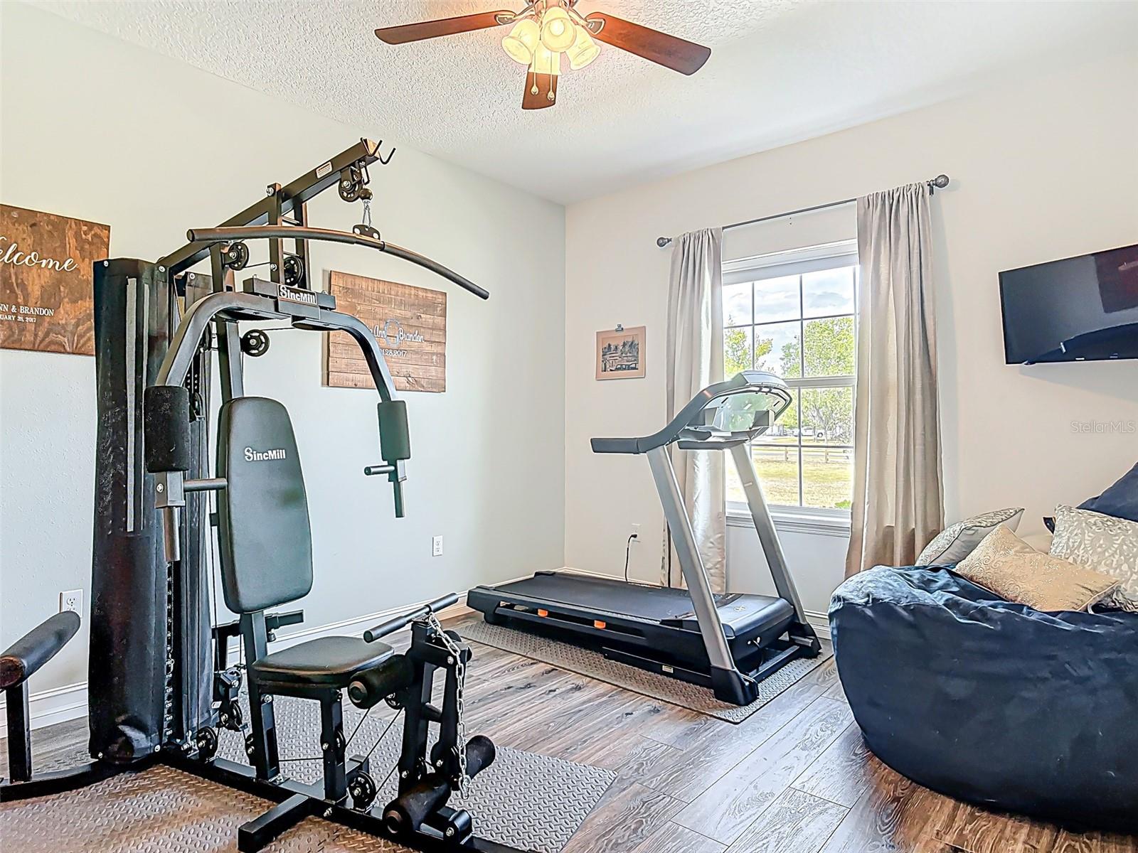 1271 THOROUGHBRED TRL