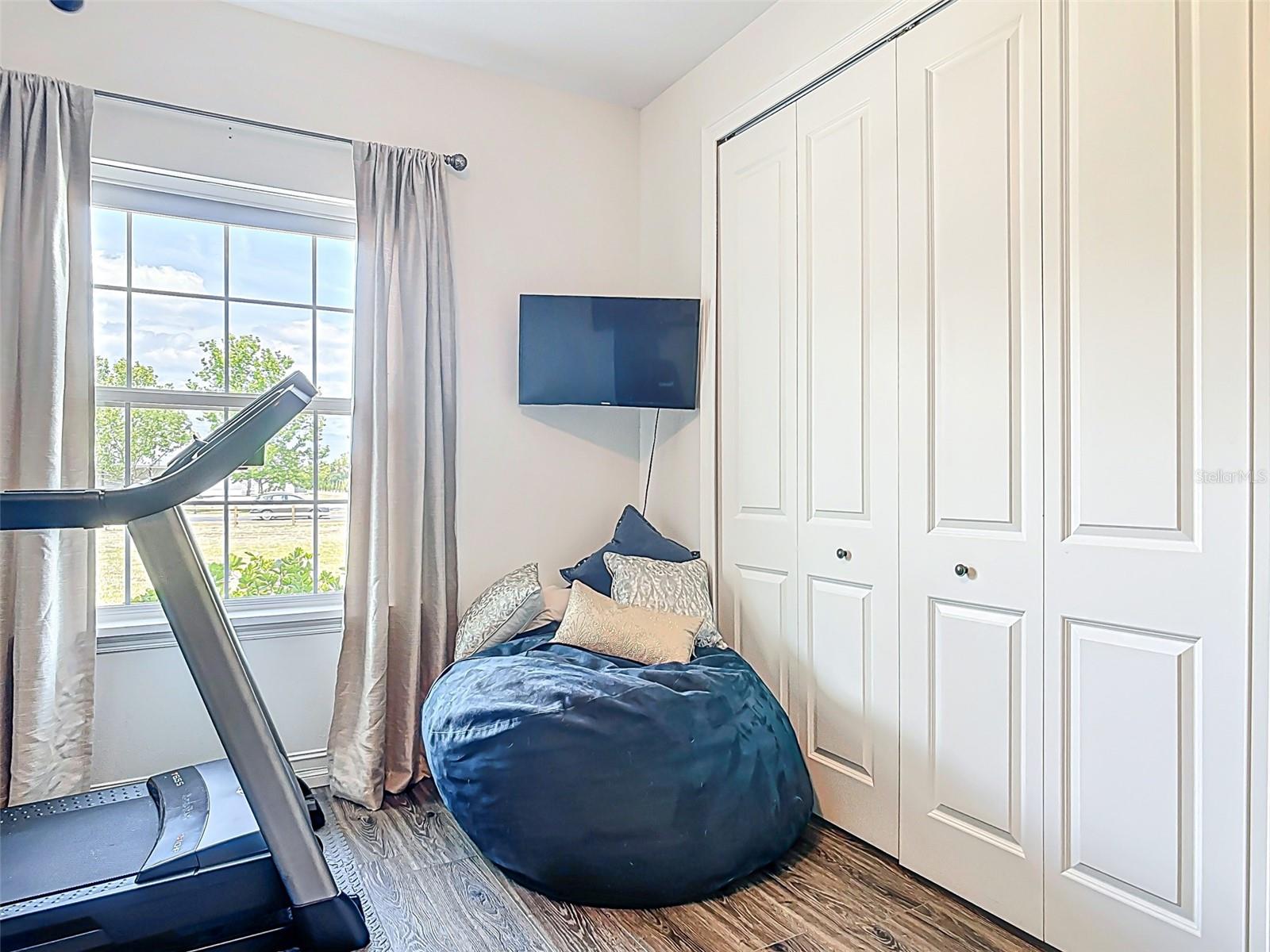 1271 THOROUGHBRED TRL