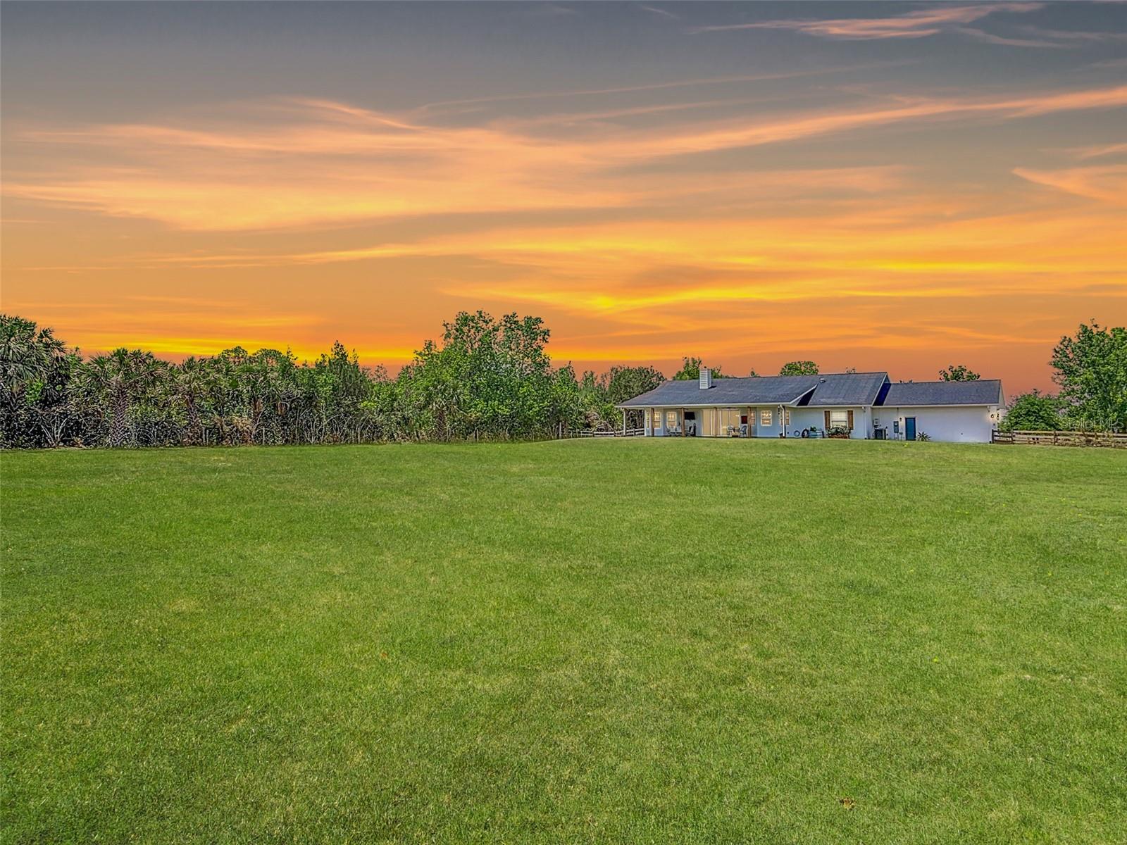 1271 THOROUGHBRED TRL