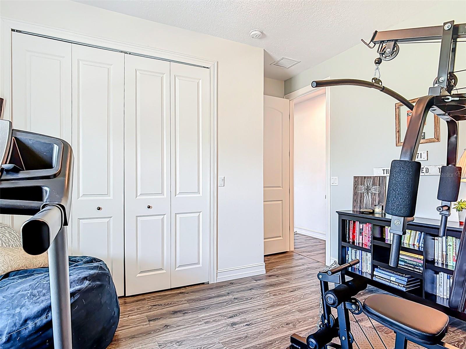 1271 THOROUGHBRED TRL