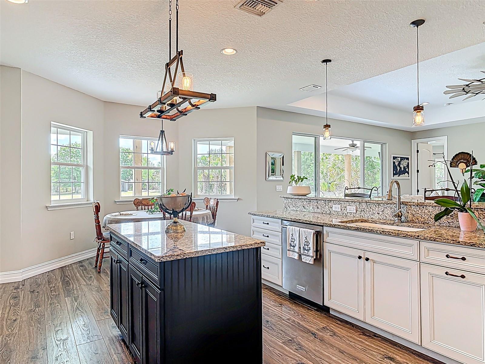 1271 THOROUGHBRED TRL