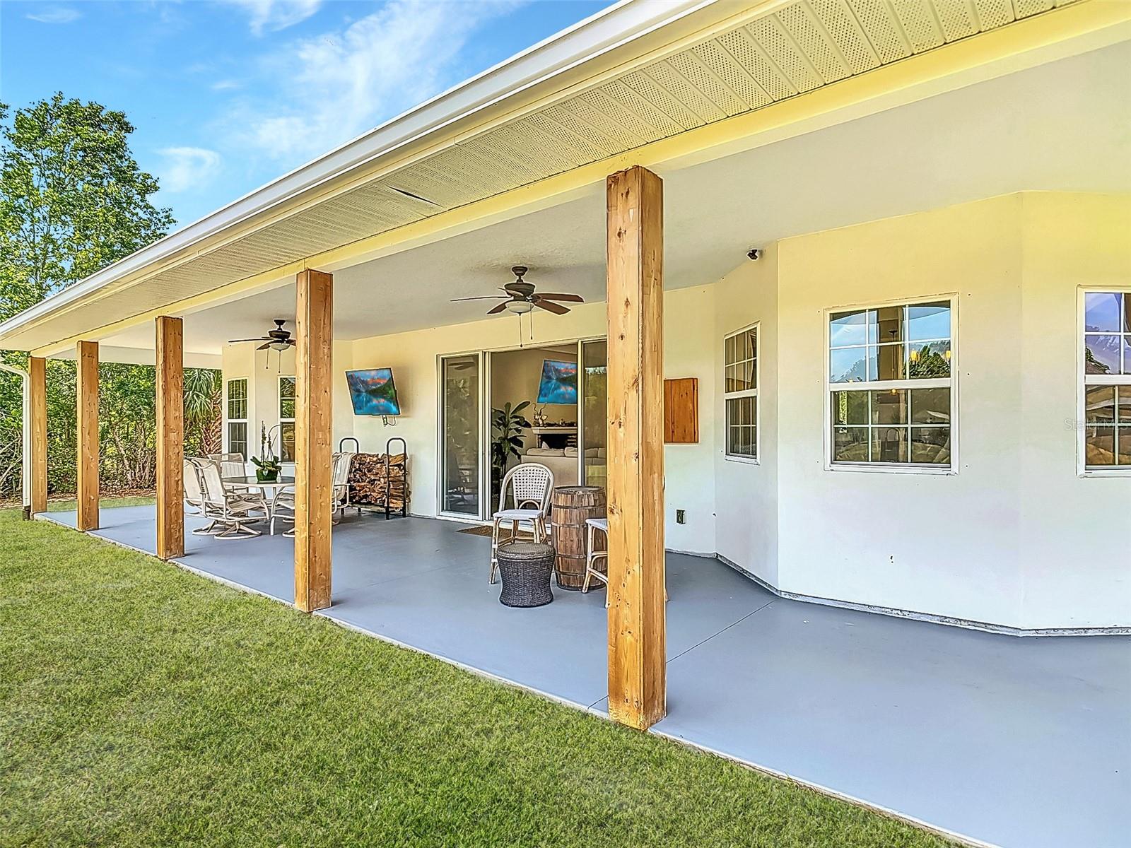 1271 THOROUGHBRED TRL