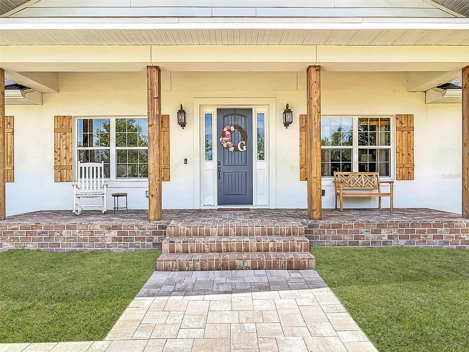 1271 THOROUGHBRED TRL