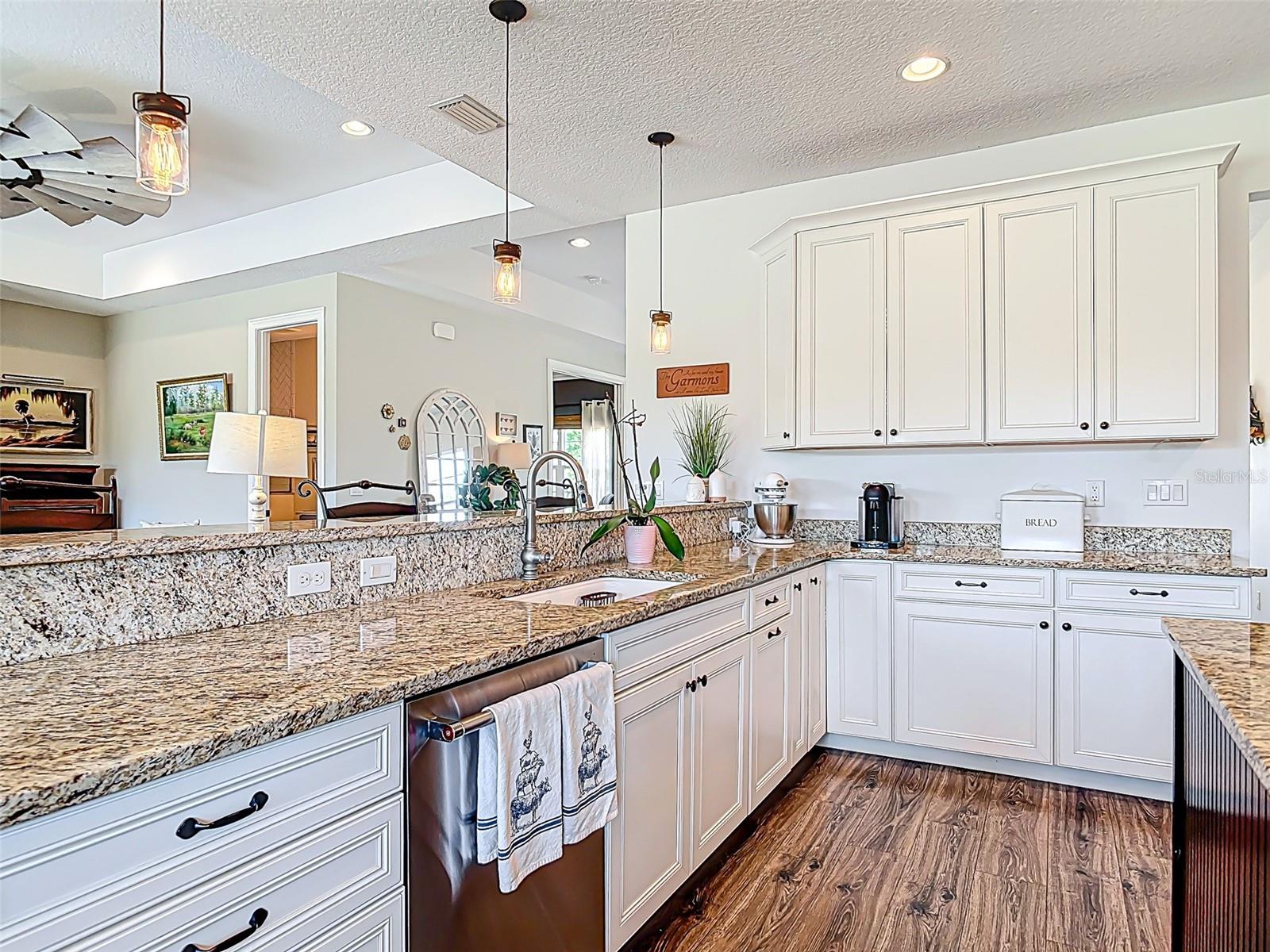 1271 THOROUGHBRED TRL