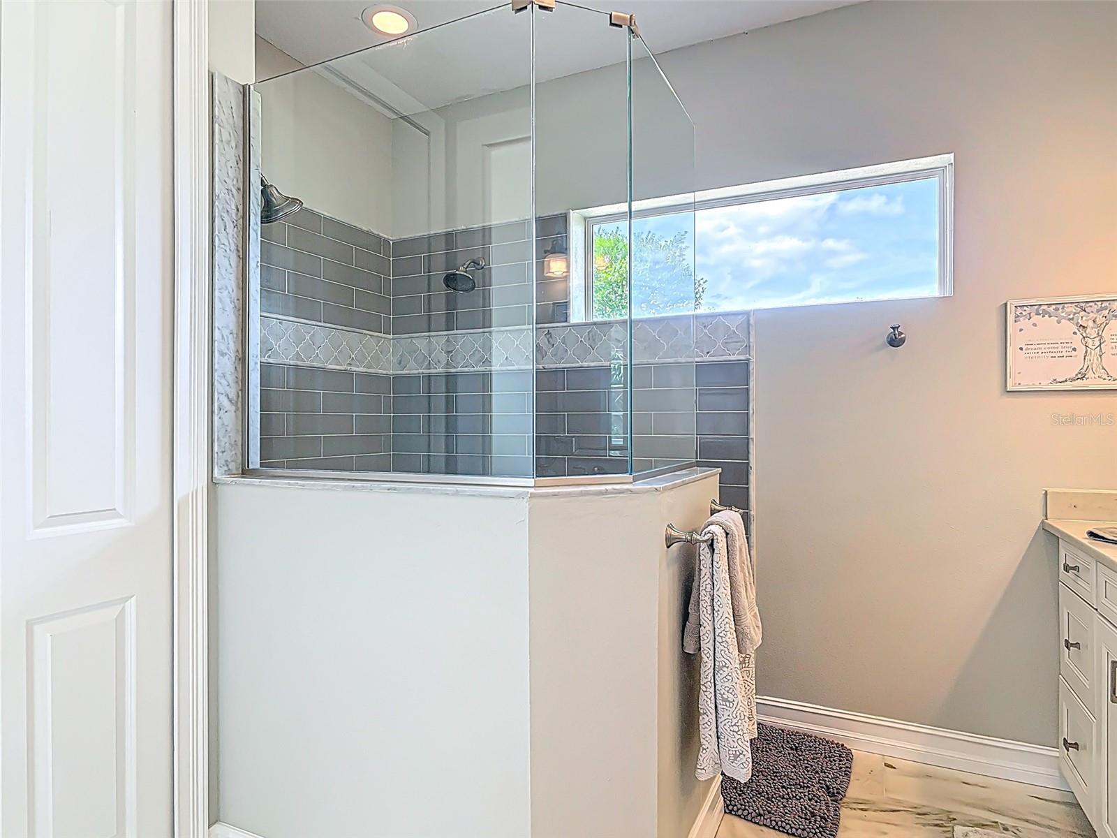 1271 THOROUGHBRED TRL