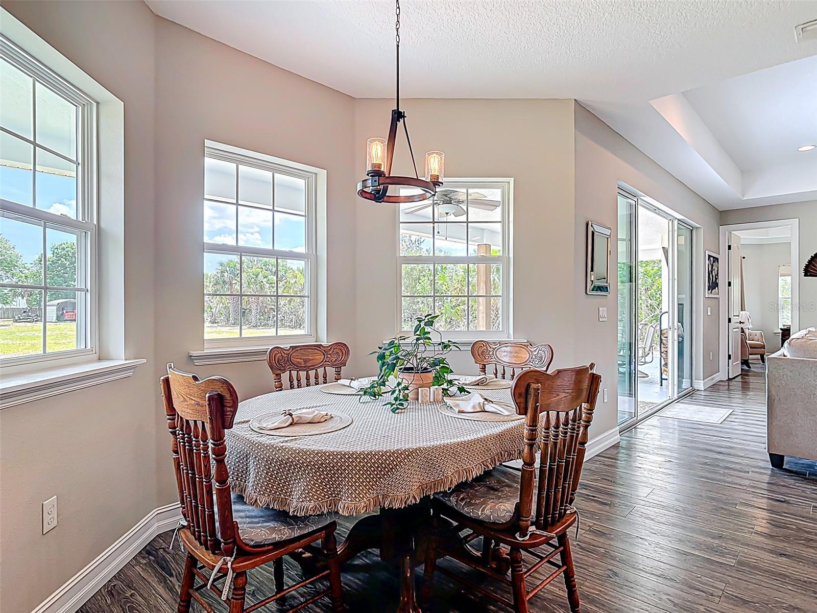 1271 THOROUGHBRED TRL