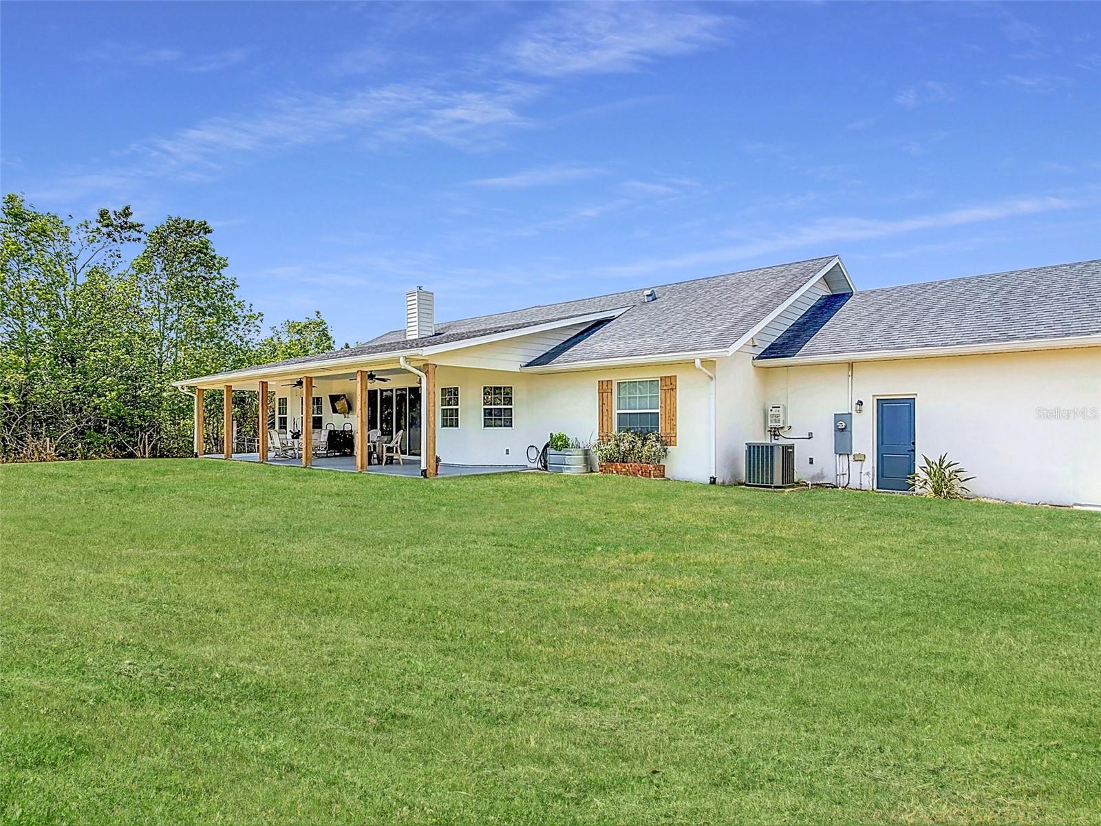 1271 THOROUGHBRED TRL