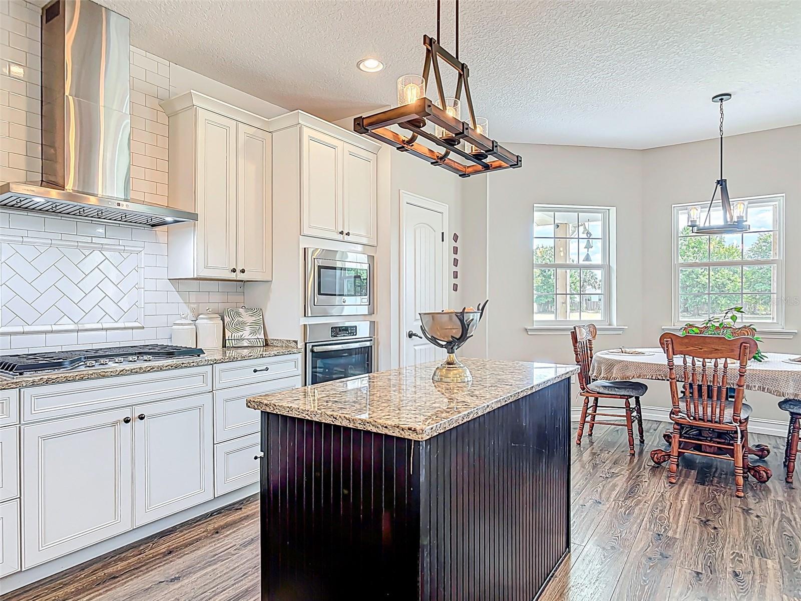 1271 THOROUGHBRED TRL