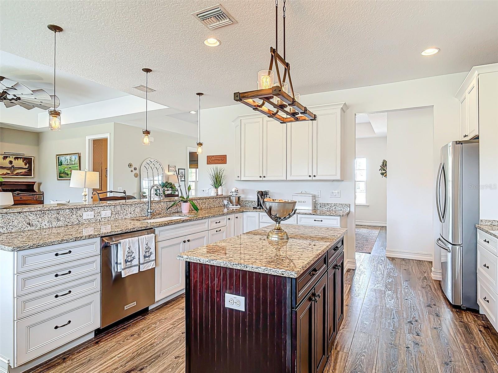 1271 THOROUGHBRED TRL