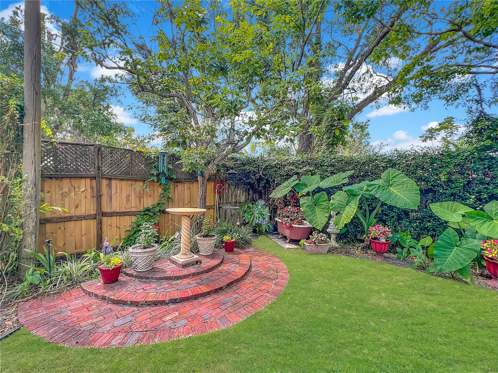 420 S OAK AVE