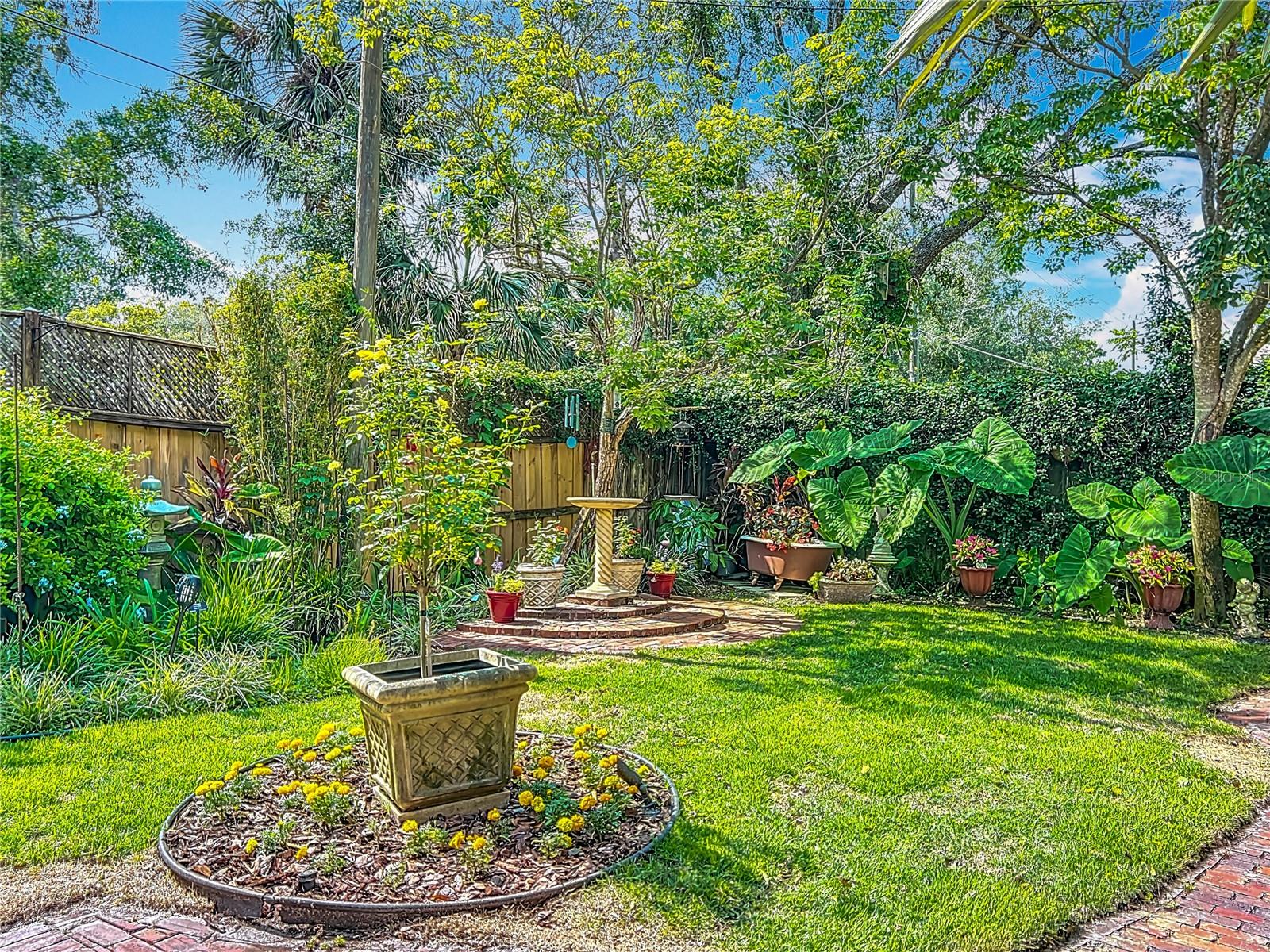 420 S OAK AVE