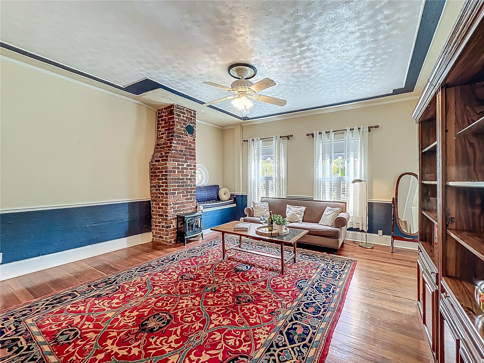420 S OAK AVE
