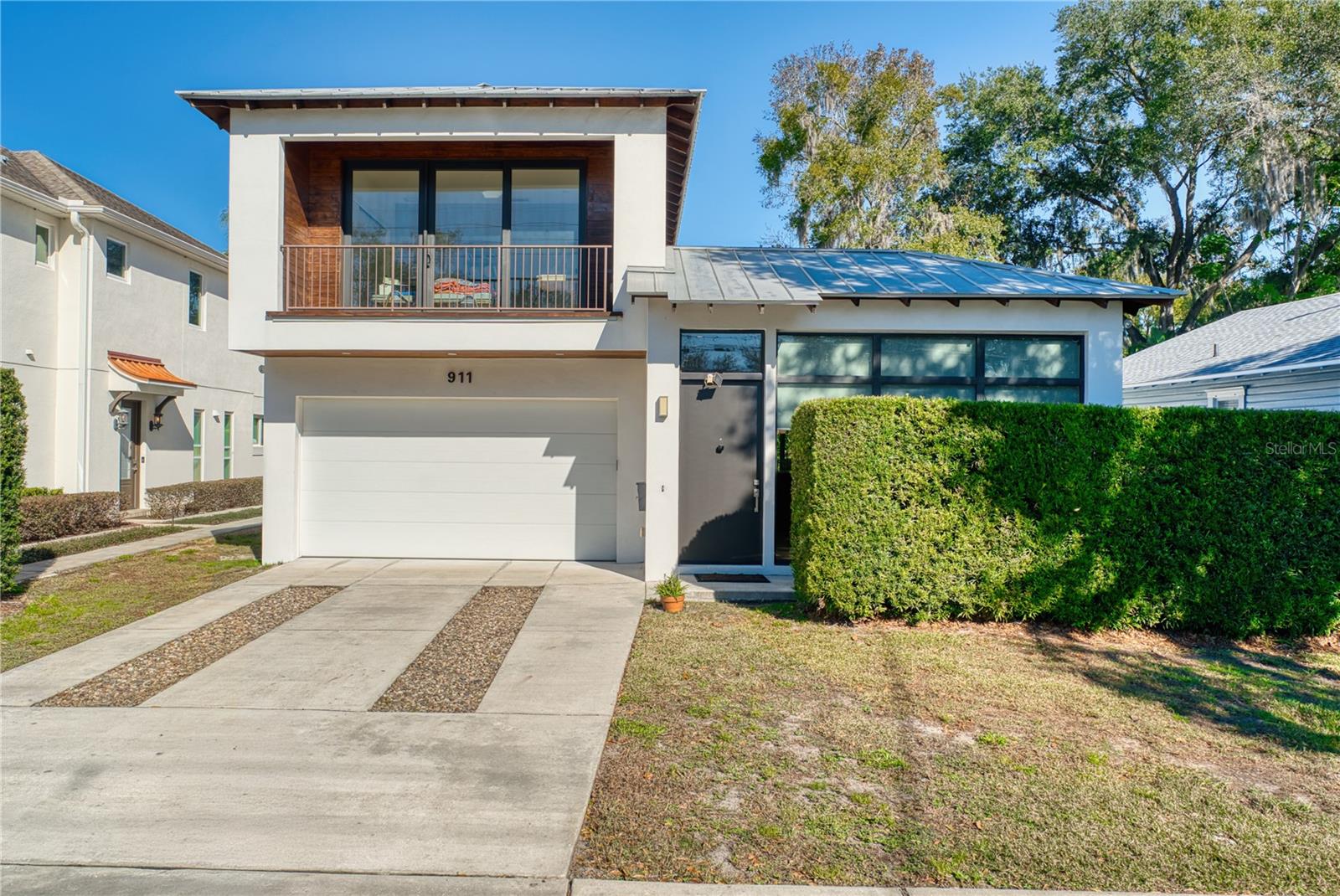 911 GOLFVIEW ST