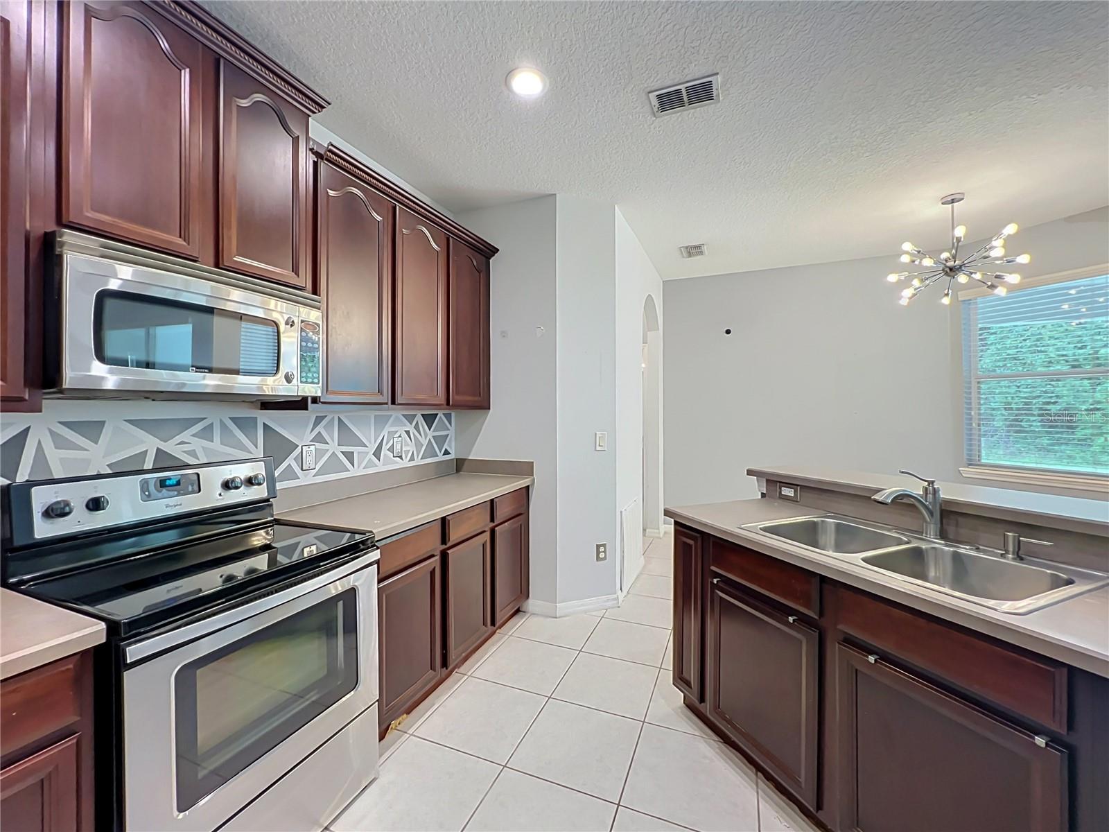 235 MAGNOLIA PARK TRL