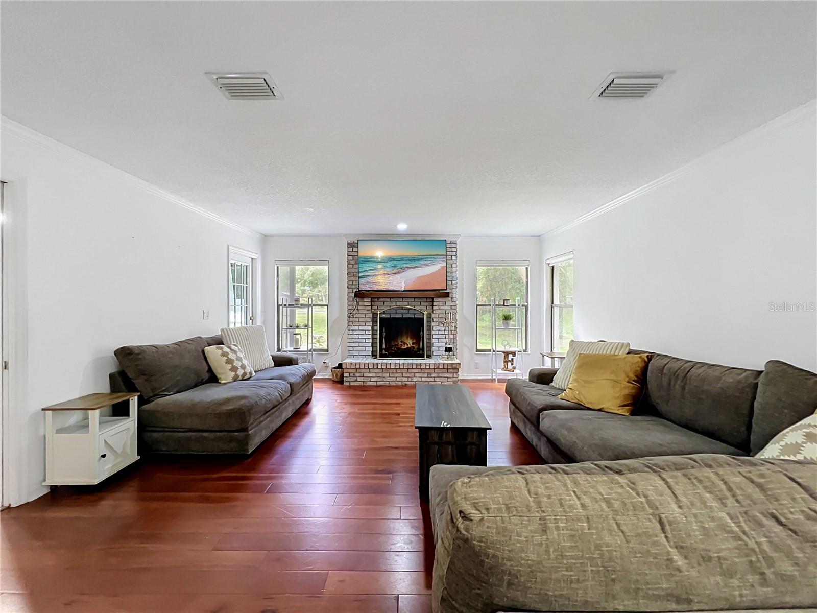 975 DYSON DR