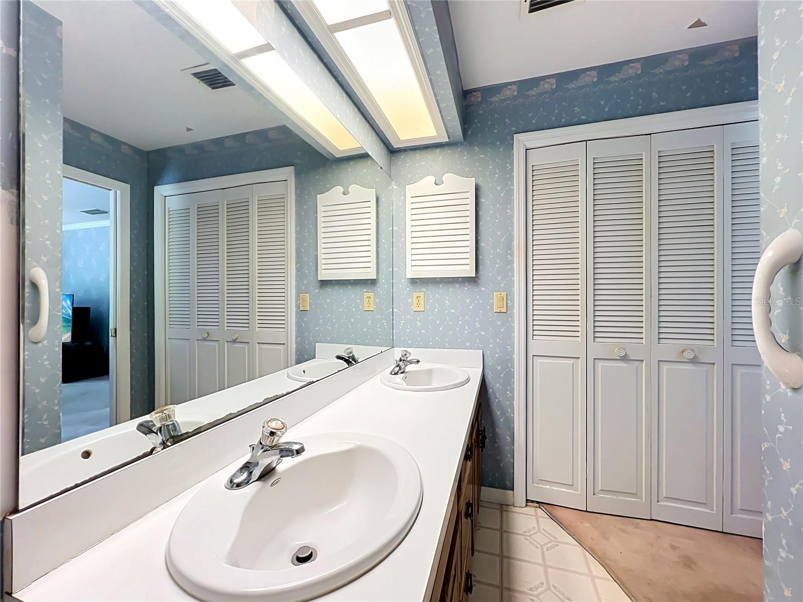 975 DYSON DR
