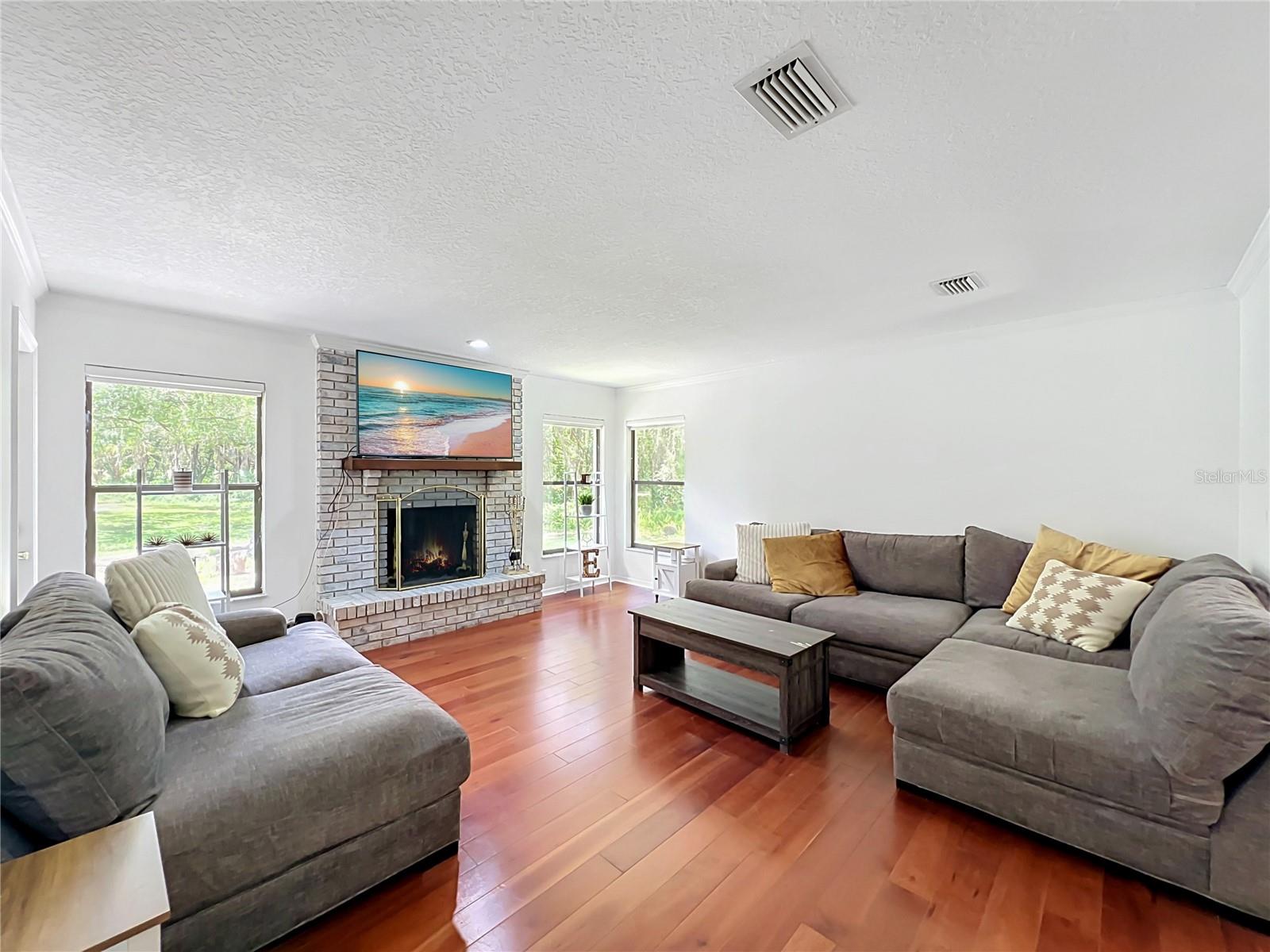 975 DYSON DR