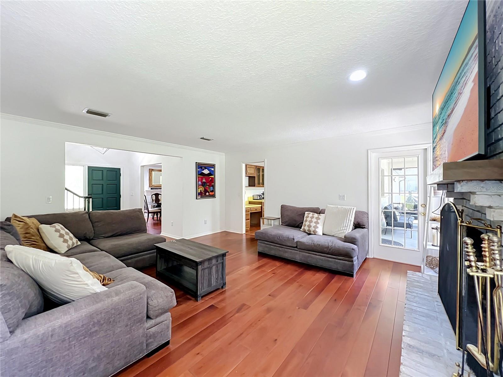 975 DYSON DR