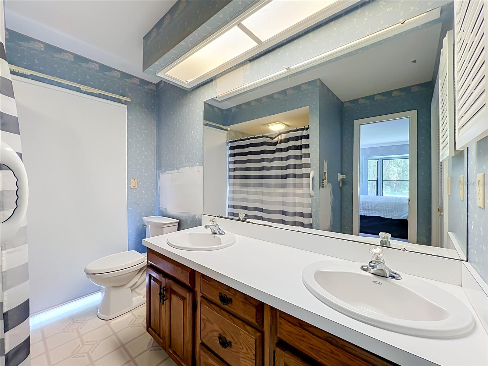 975 DYSON DR