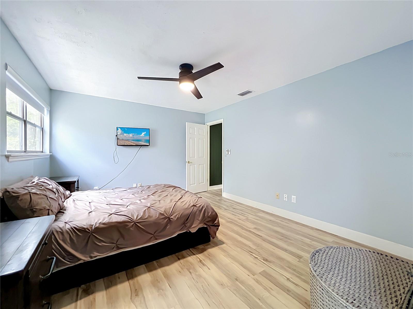 975 DYSON DR