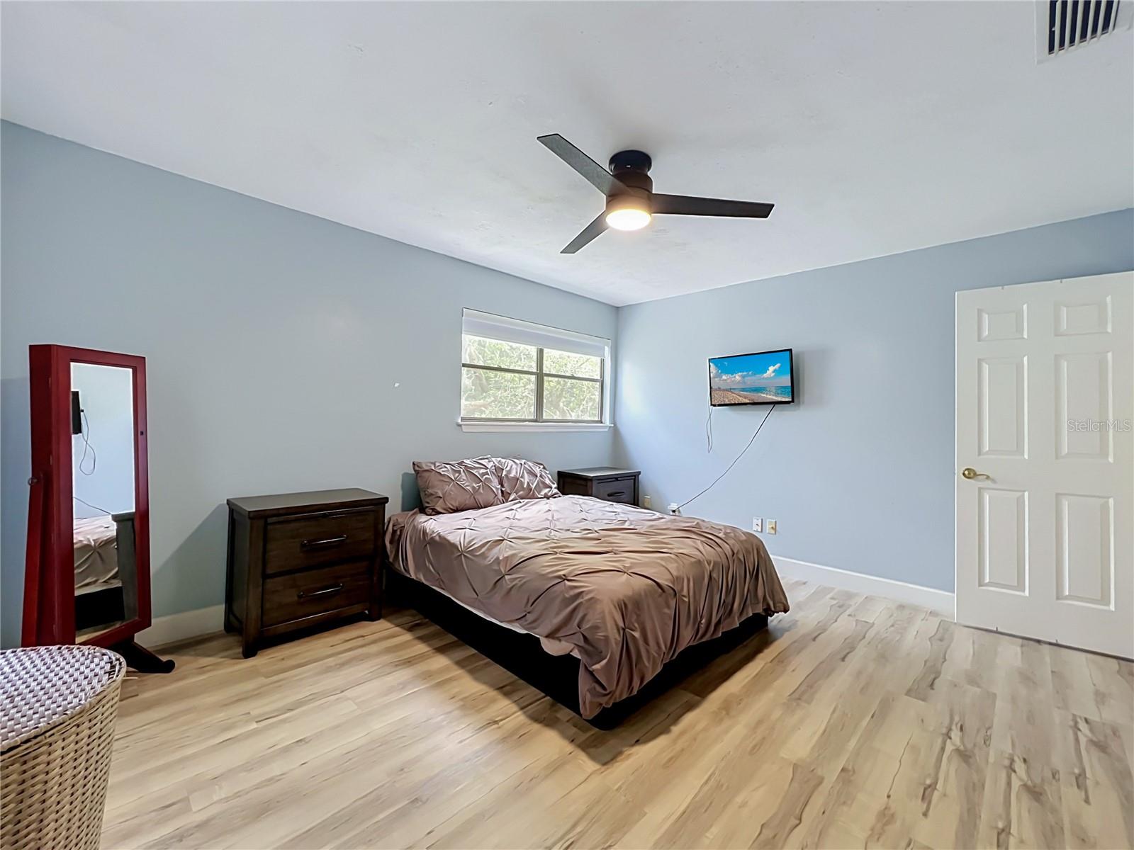975 DYSON DR