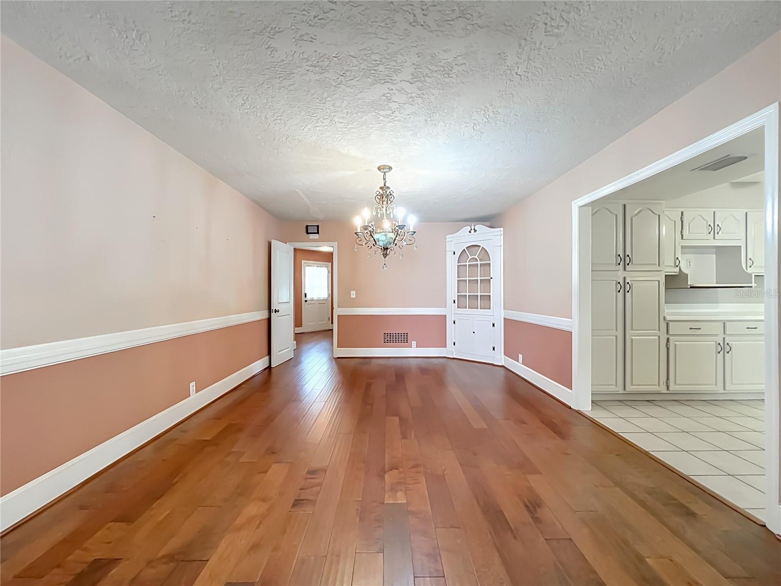 1661 LAUREL RD