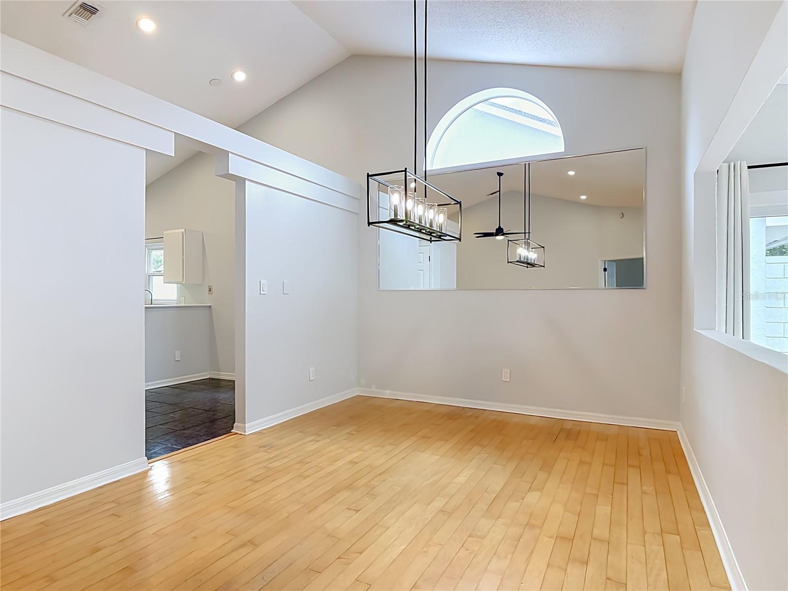 744 BARRINGTON CIR