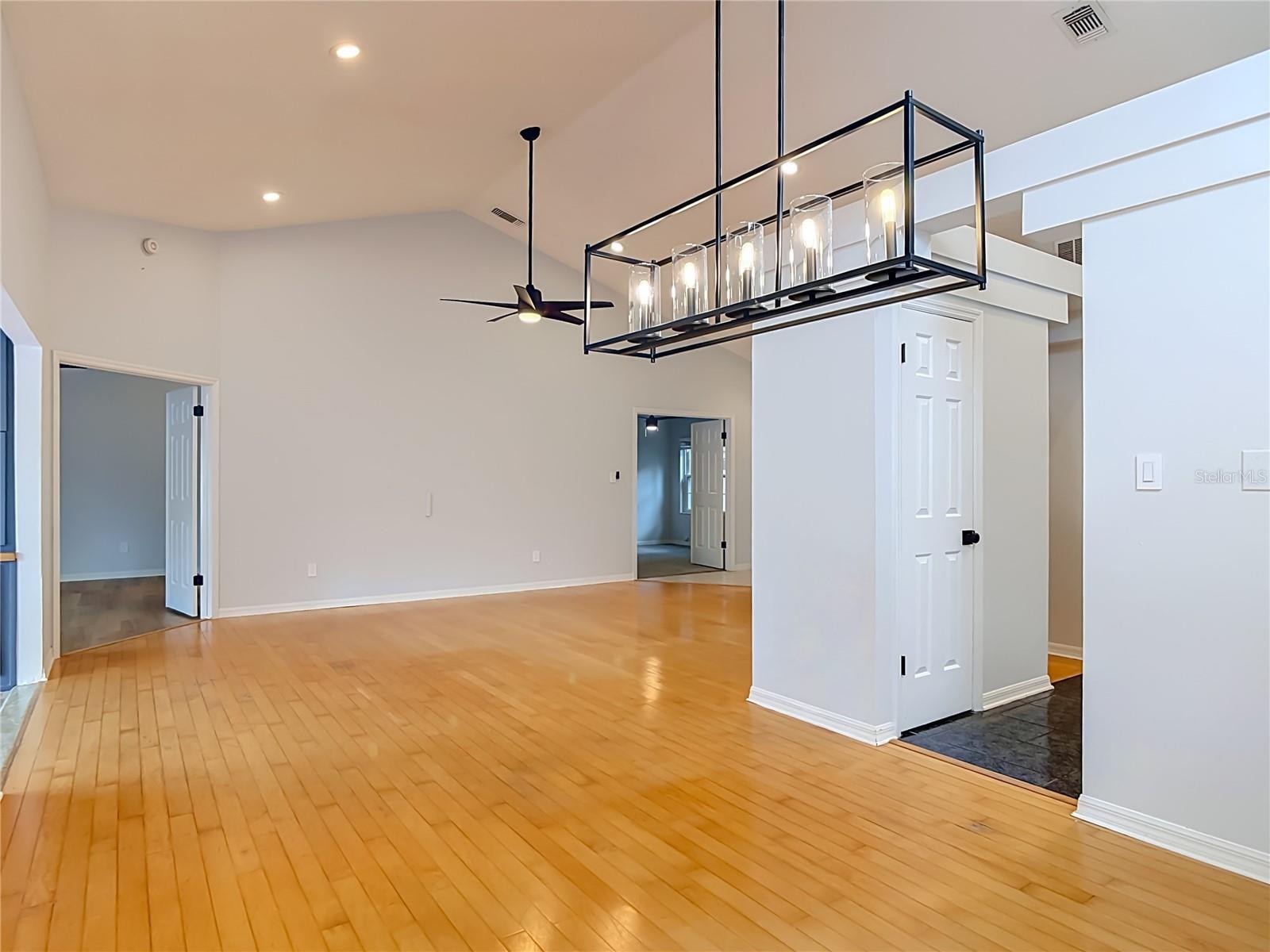 744 BARRINGTON CIR