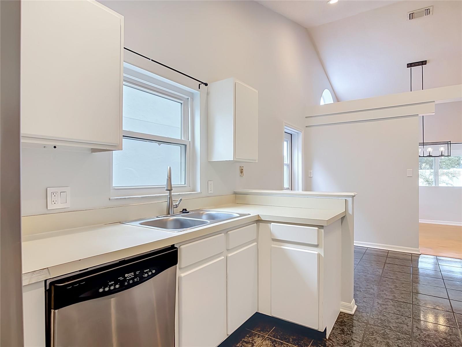 744 BARRINGTON CIR