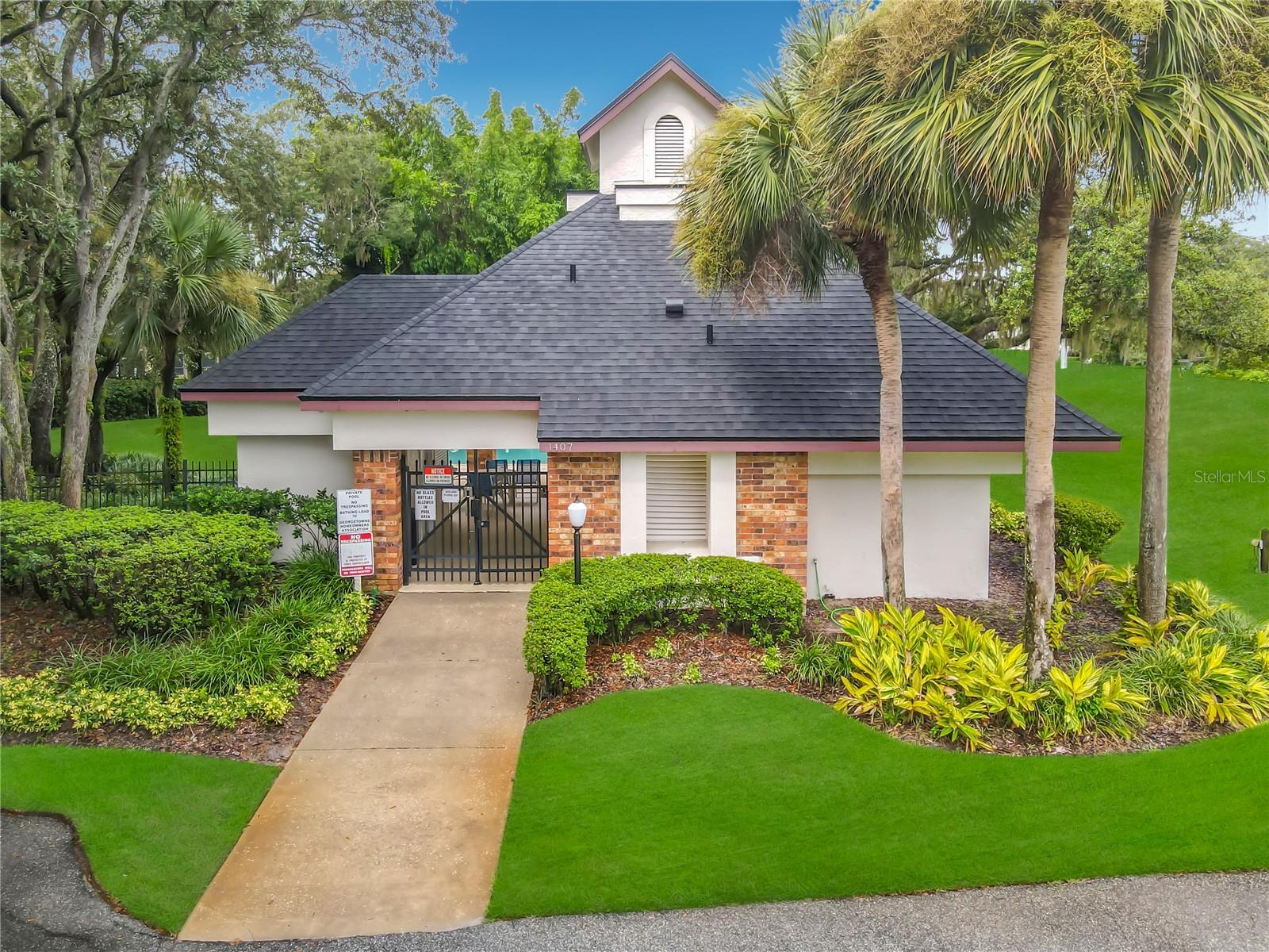 744 BARRINGTON CIR